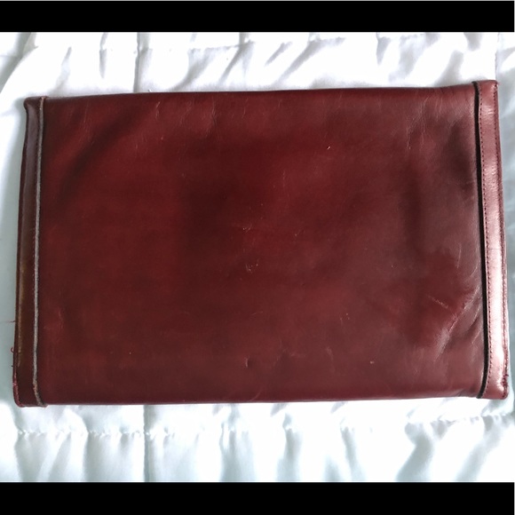 Vintage Etienne Aigner clutch. - Picture 2 of 5